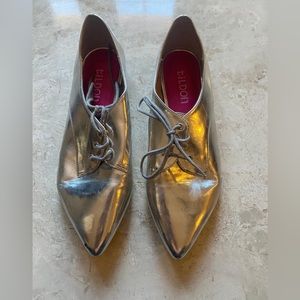 Tildon silver metallic oxfords size 7.5